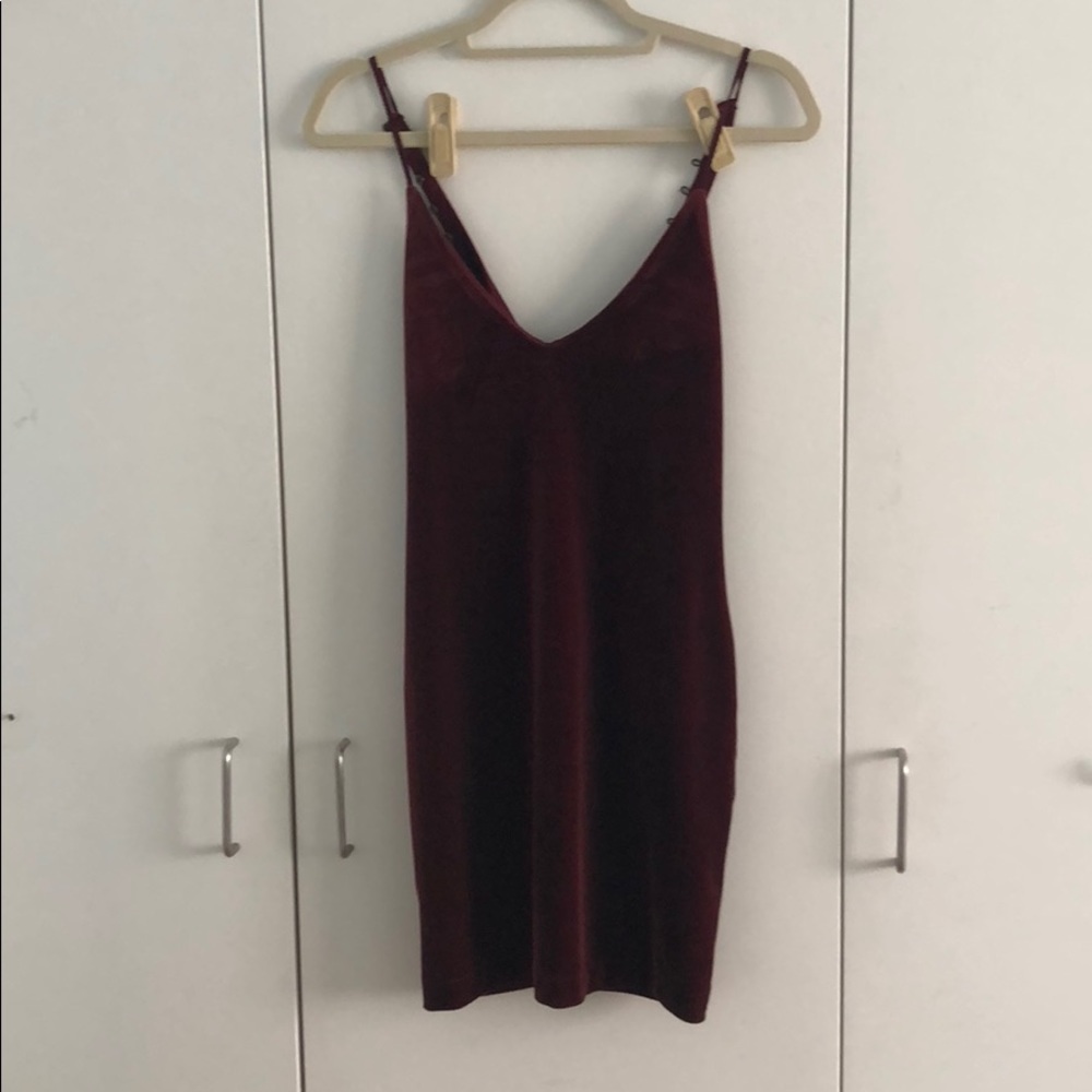 Velvet body con Urban Outfitters dress
